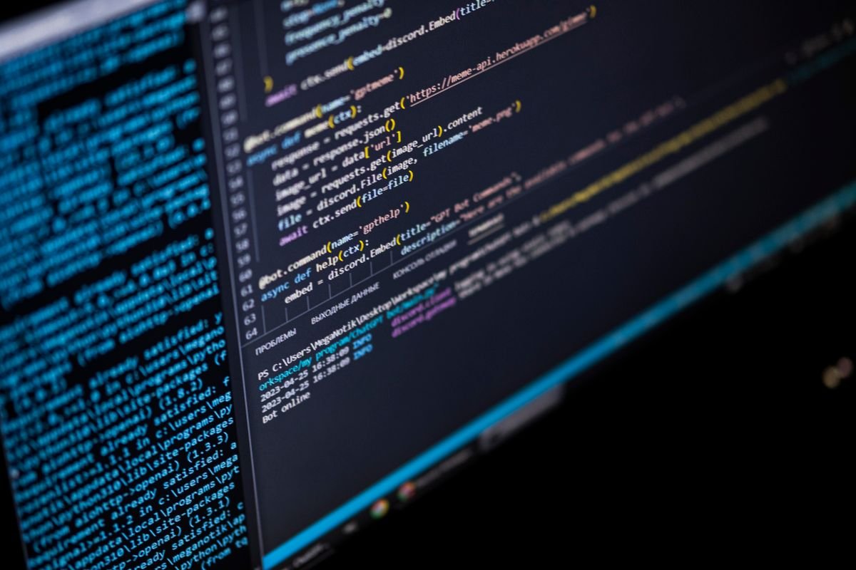 Écran affichant du code lors d'une mise à jour de sécurité