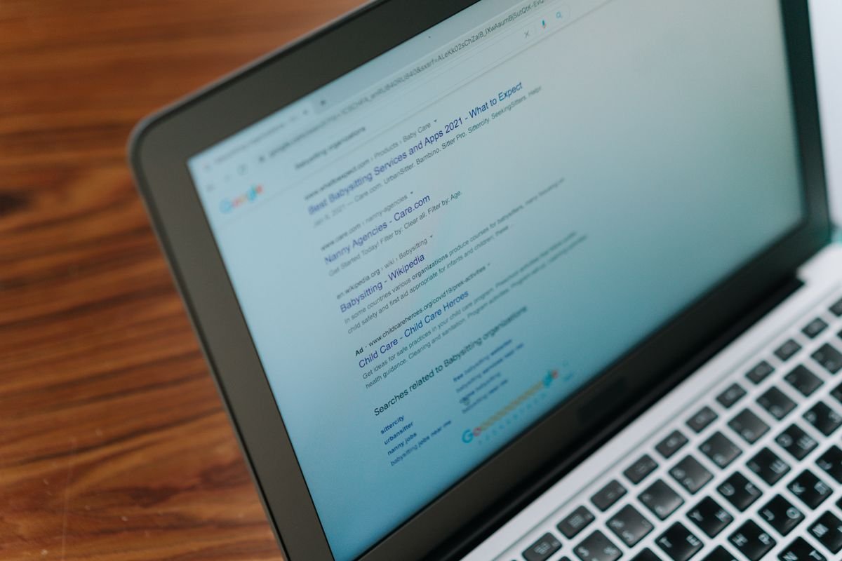 Campagne de publicité Google Ads affichée sur un ordinateur portable