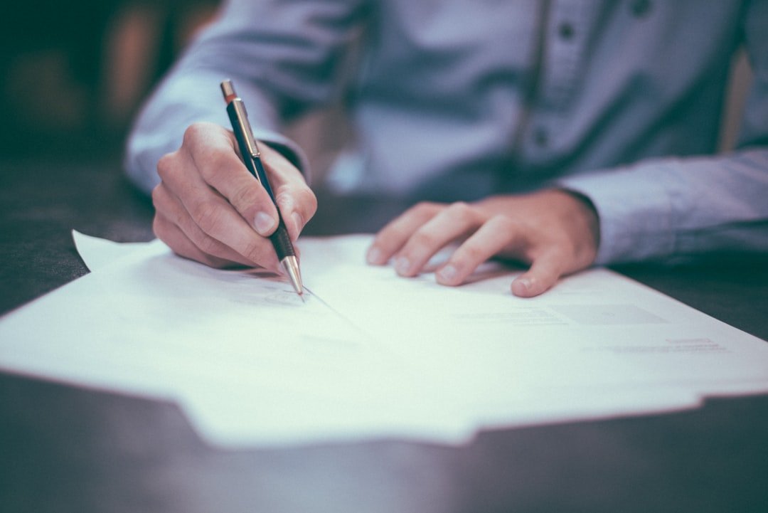 Signature d'un devis de travaux comportant les mentions légales obligatoires